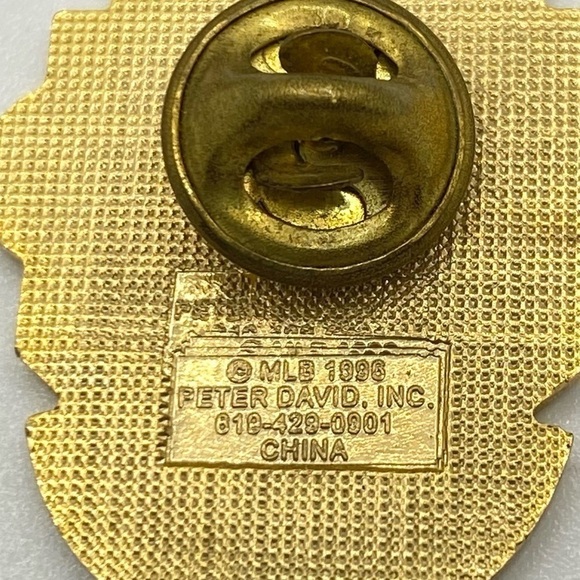 New York Yankees 23rd World Series Win 1996 Commemorative Collectable Pin - Picture 4 of 4